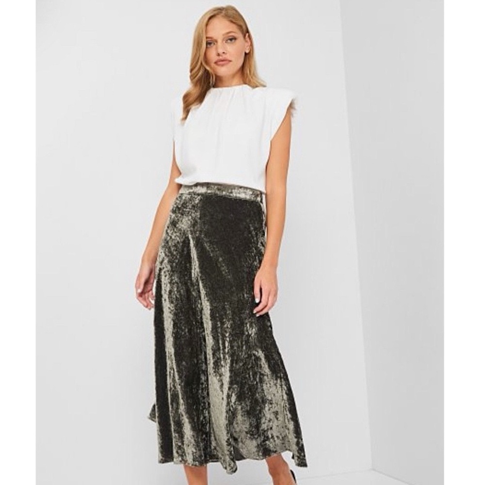 ✨HP✨ZARA XS Dark Green Velvet Midi Skirt